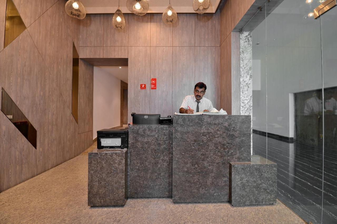 Vaccinated Staff - Capital O 7899 Casa Hotel Kolkata Bagian luar foto