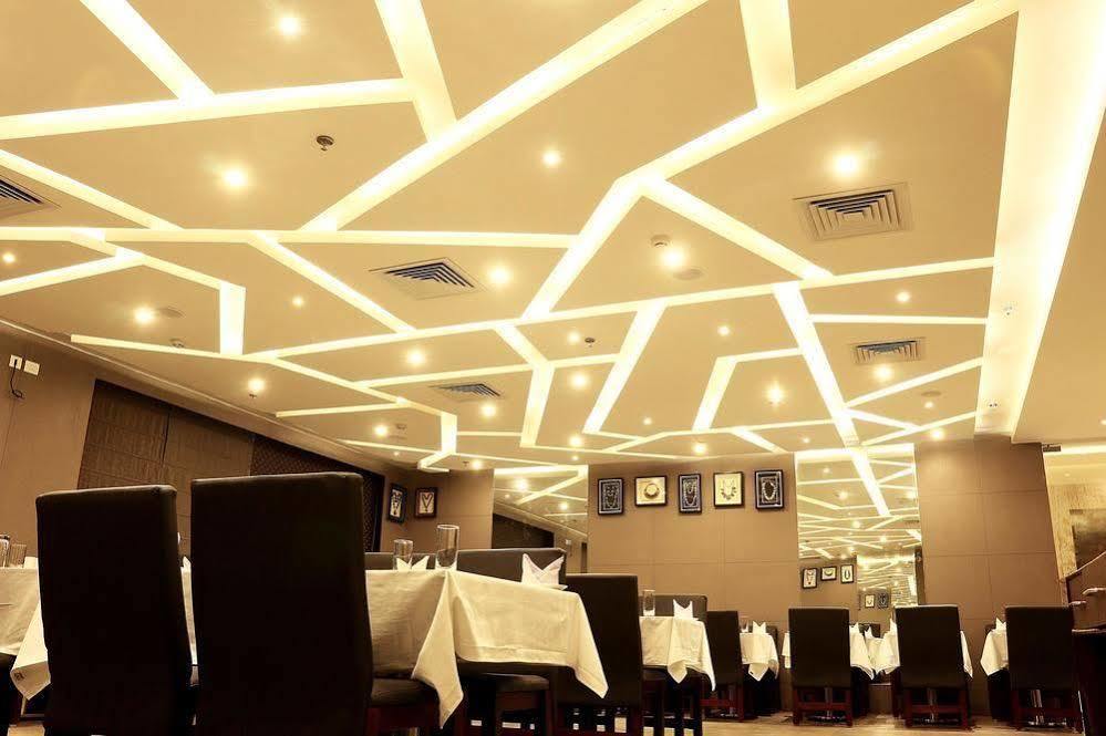 Vaccinated Staff - Capital O 7899 Casa Hotel Kolkata Bagian luar foto