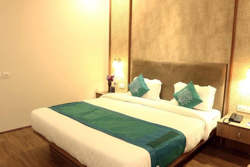 Vaccinated Staff - Capital O 7899 Casa Hotel Kolkata Bagian luar foto
